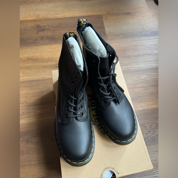 Dr. Martens Soft Leather 8 eye 1460 Pascal size 9 - Picture 12 of 13